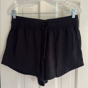 Lululemon inner glow short size 8